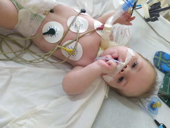 У Львові імплантують апарат хлопчику, який не може сам дихати