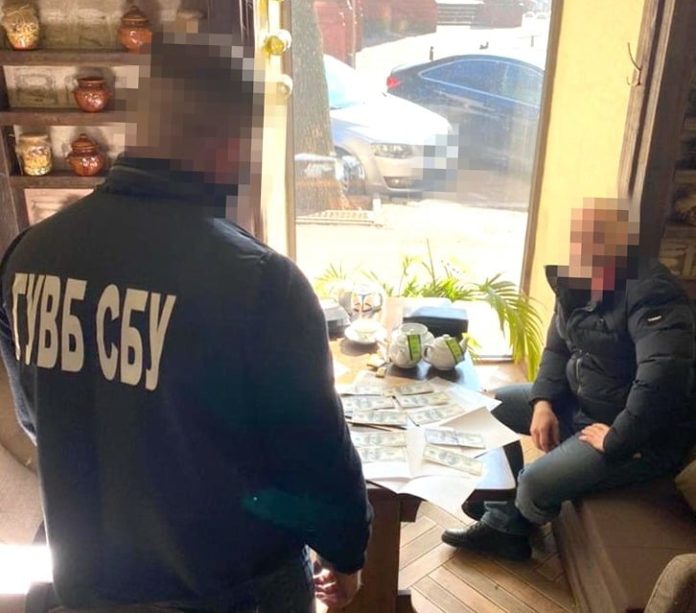 У Львові іноземець пропонував хабар правоохоронцю У Львові іноземець пропонував хабар правоохоронцю