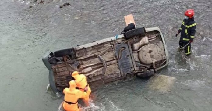 Смертельна ДТП на Львівщині: авто впало з мосту у річку Смертельна ДТП на Львівщині: авто впало з мосту у річку