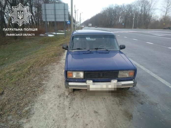 На Львівщині патрульні виявили крадене авто, ще до того, як отримали орієнтування На Львівщині патрульні виявили крадене авто, ще до того, як отримали орієнтування