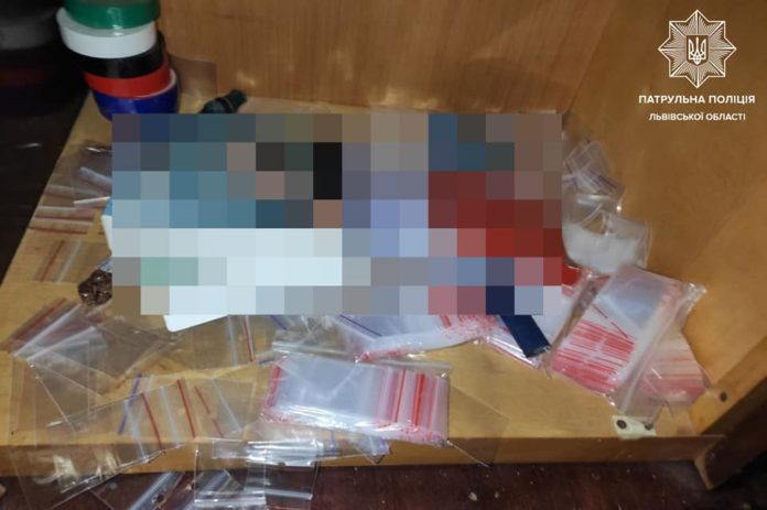 У Львові виявили чоловіка, який був у розшуку і розповсюджував наркотики У Львові виявили чоловіка, який був у розшуку і розповсюджував наркотики
