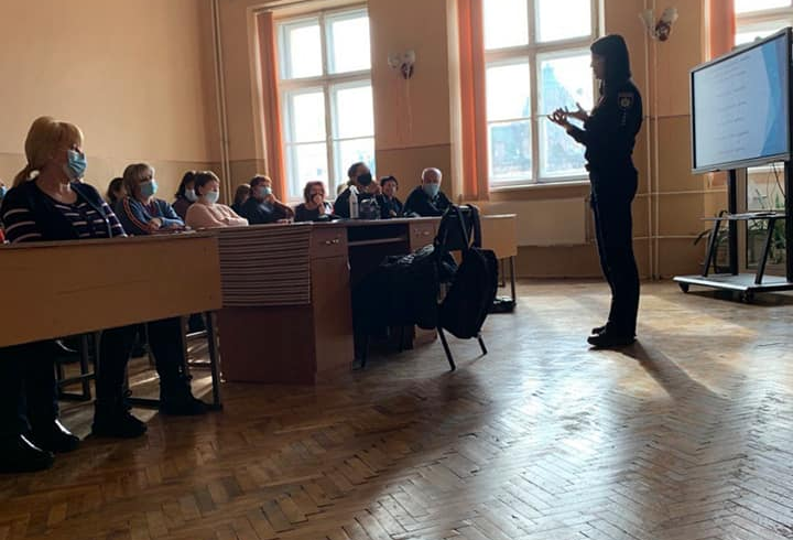 Львівські школярі переходять на дистанційне навчання, але не всі