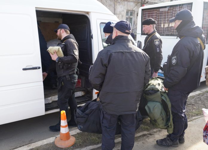 Бійці зведеного загону поліції Львівщини вирушили на Донбас Бійці зведеного загону поліції Львівщини вирушили на Донбас