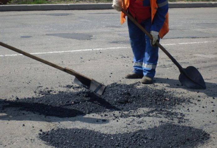 У Львові до Великодня обіцяють завершити ямковий ремонт доріг У Львові до Великодня обіцяють завершити ямковий ремонт доріг