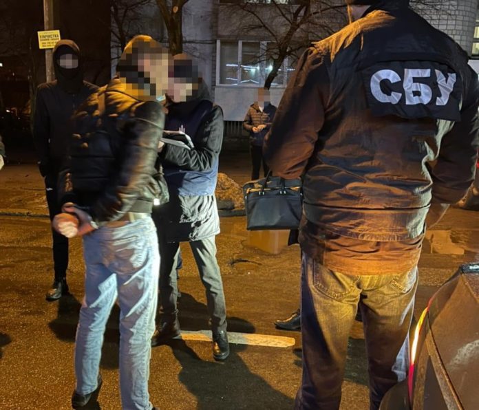 На Львівщині затримали оперуповноваженого Нацполіції за зловживання впливом На Львівщині затримали оперуповноваженого Нацполіції за зловживання впливом