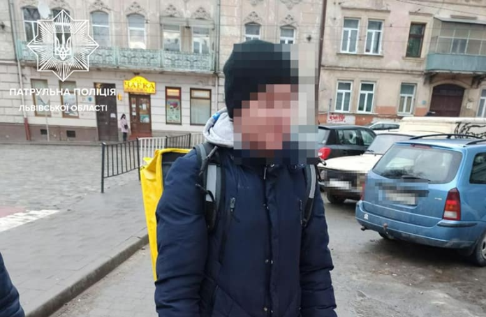 У Львові затримали п’яного кур’єра, який розвозив їжу на скутері У Львові затримали п’яного кур’єра, який розвозив їжу на скутері