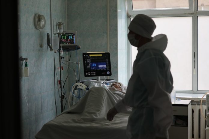 На Львівщині до апаратів ШВЛ підключено 34 пацієнти з коронавірусом