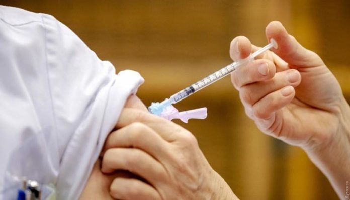У МОЗ розказали, скільки українців треба вакцинувати для колективного імунітету