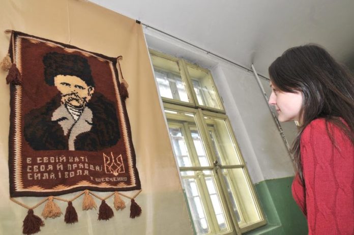 У музеї-меморіалі «Тюрма на Лонцького» відкрилася виставка зображень Шевченка У музеї-меморіалі «Тюрма на Лонцького» відкрилася виставка зображень Шевченка