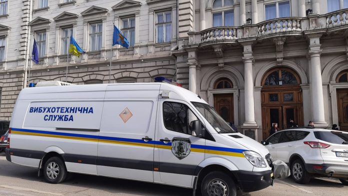 Львівську обласну раду перевіряють на замінування Львівську обласну раду перевіряють на замінування