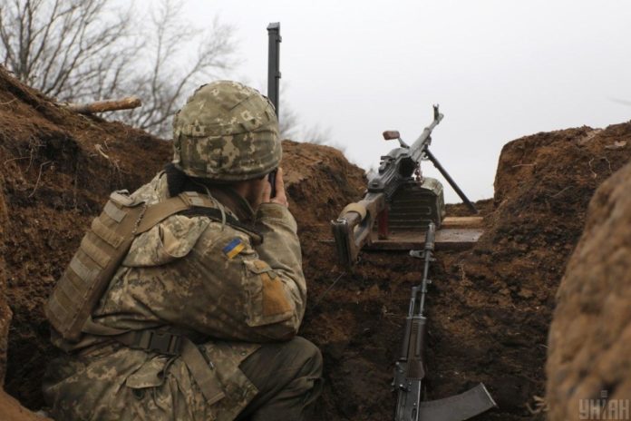 Окупанти обстрілюють позиції ЗСУ з гранатометів та мінометів Окупанти обстрілюють позиції ЗСУ з гранатометів та мінометів