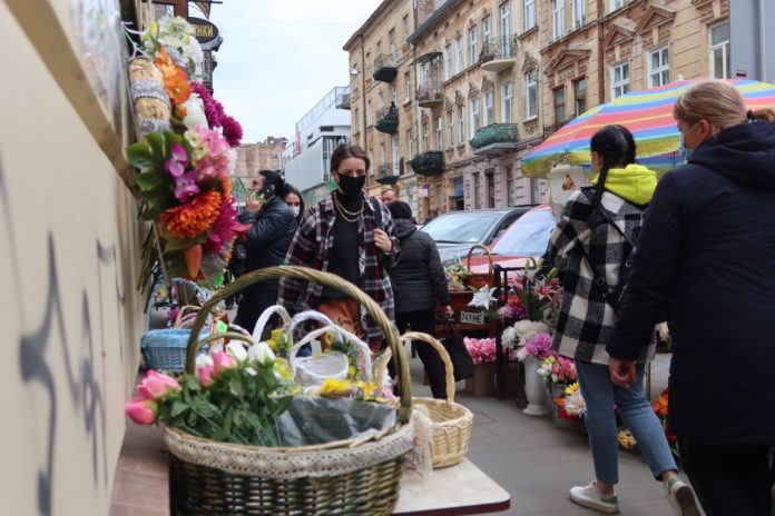 В Україні за добу — понад десять тисяч нових інфікувань коронавірусом В Україні за добу — понад десять тисяч нових інфікувань коронавірусом