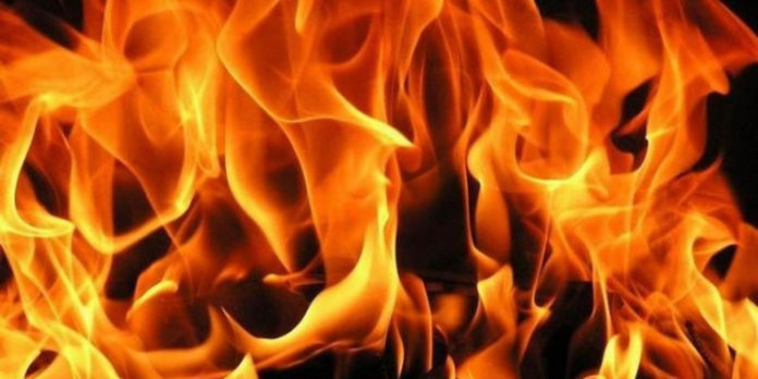 Двоє чоловіків підпалили балкон багатоповерхівки у Львові Двоє чоловіків підпалили балкон багатоповерхівки у Львові