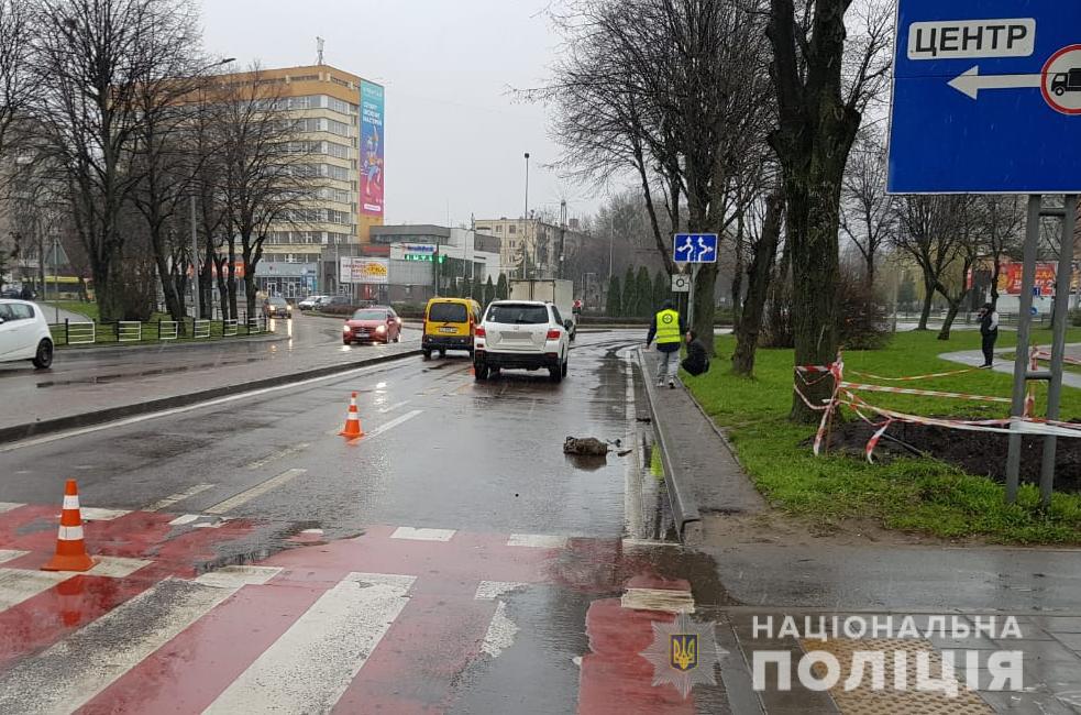На пішохідному переході у Львові 38-річний водій збив чоловіка