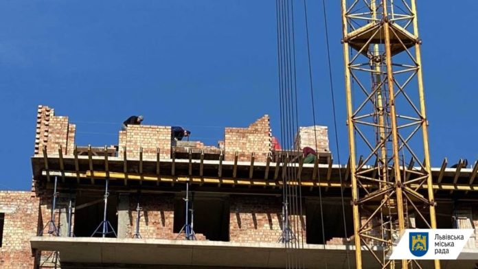 Львівська мерія звернеться до правоохоронців, аби зупинити незаконне будівництво Львівська мерія звернеться до правоохоронців, аби зупинити незаконне будівництво