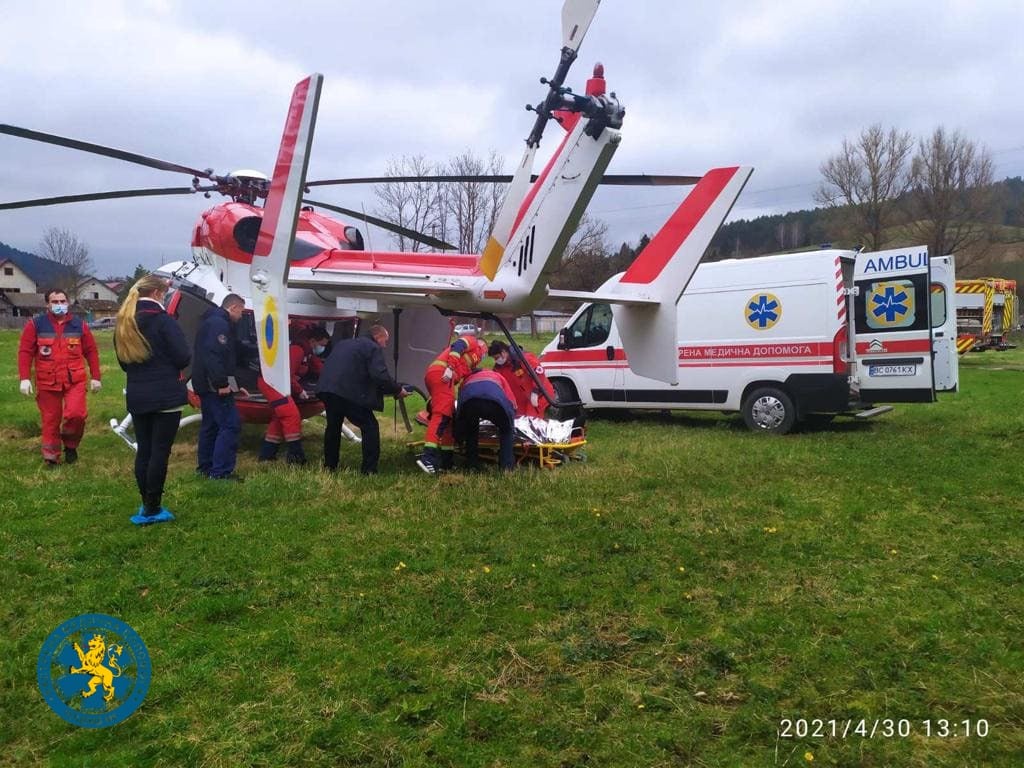 З Турки до Львова медичним гелікоптером транспортують пацієнта з інфарктом