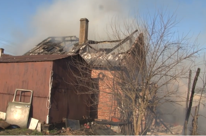 У Яворівському районі вогнеборці ліквідували пожежу в цегляній літній кухні У Яворівському районі вогнеборці ліквідували пожежу в цегляній літній кухні