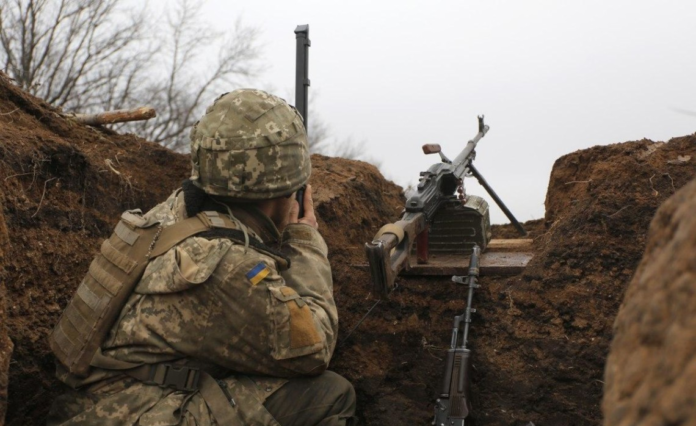 Бойовики поранили українського захисника на Донбасі Бойовики поранили українського захисника на Донбасі