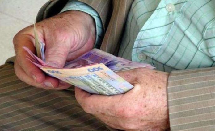 Мінсоцполітики пропонує розширити програму пенсійних доплат українцям віком 70-75 років Мінсоцполітики пропонує розширити програму пенсійних доплат українцям віком 70-75 років
