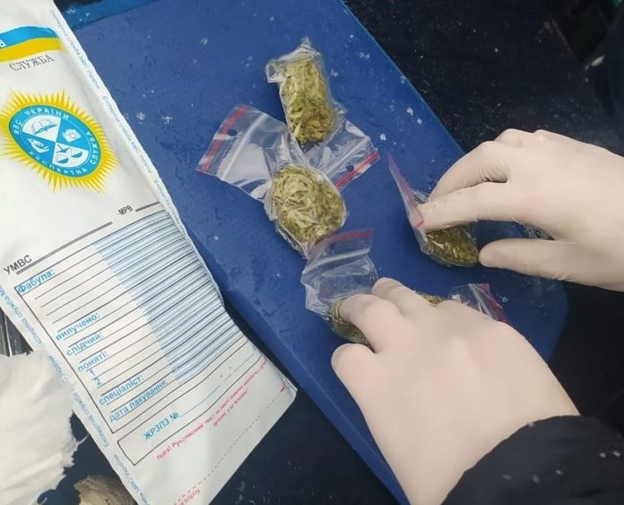 На Львівщині 31-річний чоловік розповсюджував наркотики На Львівщині 31-річний чоловік розповсюджував наркотики