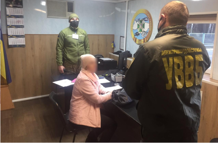 На кордоні з Польщею українка пропонувала хабар за пропуск дитини без згоди батька На кордоні з Польщею українка пропонувала хабар за пропуск дитини без згоди батька