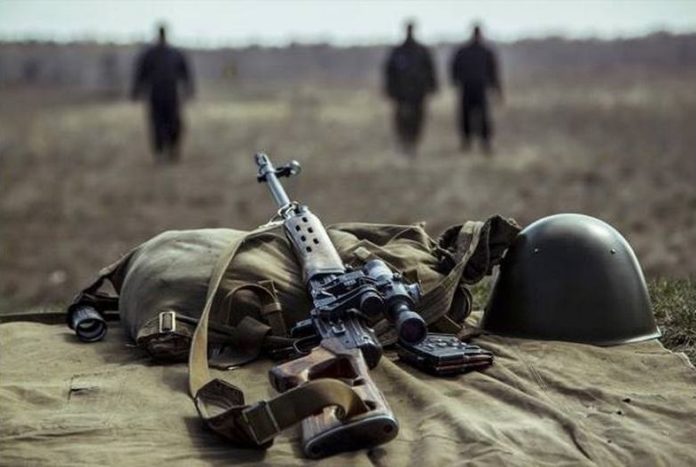 У Мелітополі російські окупанти пропонують українцям вступати в армію РФ