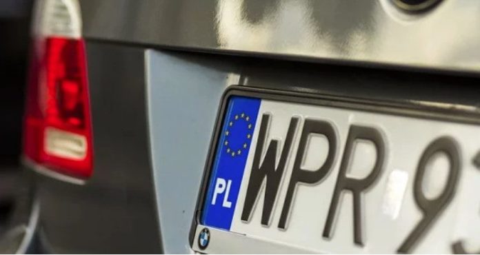 В Україні знизили штрафи за нерозмитнені «євробляхи» В Україні знизили штрафи за нерозмитнені «євробляхи»
