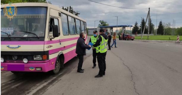 На трьох перевізників склали акти за порушення маршруту об’їзду дороги Львів-Луцьк