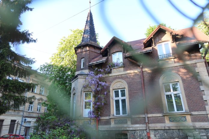 Вулиці, яких ви не побачите в путівниках Львова (фоторепортаж) Вулиці, яких ви не побачите в путівниках Львова (фоторепортаж)
