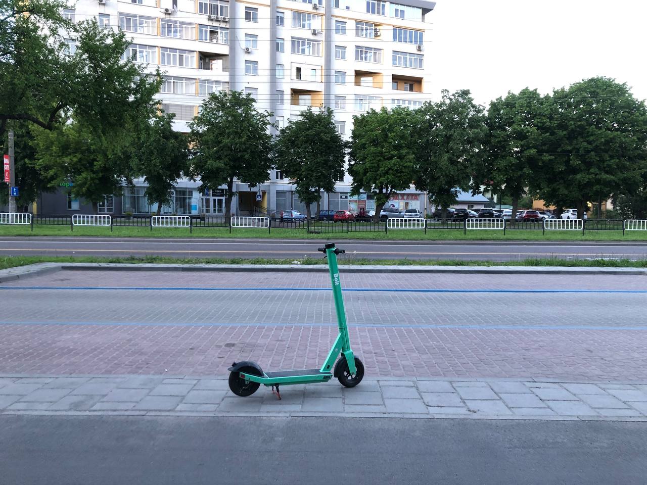 «З'їдьте з тротуару», або Коли у Львові врегулюють питання з електросамокатами