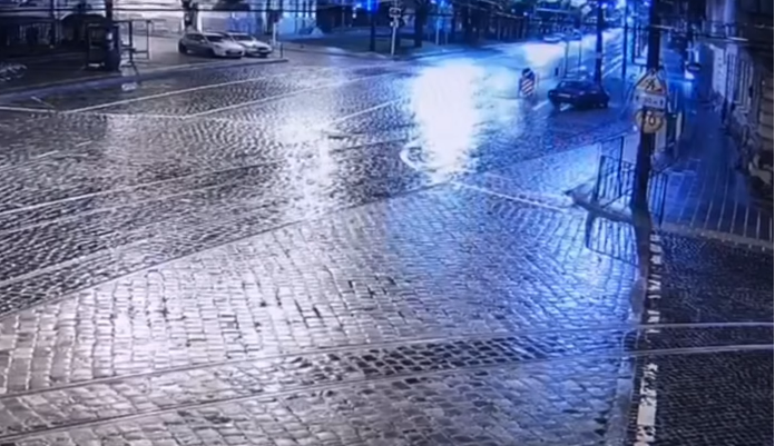 У Львові нетверезий водій в’їхав у стовп на високій швидкості У Львові нетверезий водій в’їхав у стовп на високій швидкості