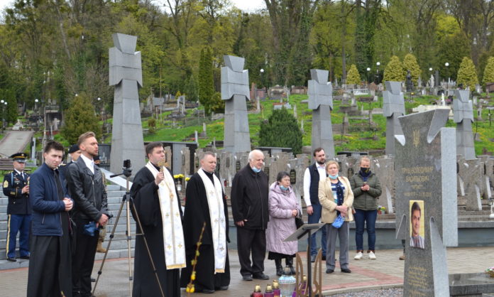 Сьогодні на Личакові молитовно вшанували пам’ять загиблих Героїв Сьогодні на Личакові молитовно вшанували пам’ять загиблих Героїв