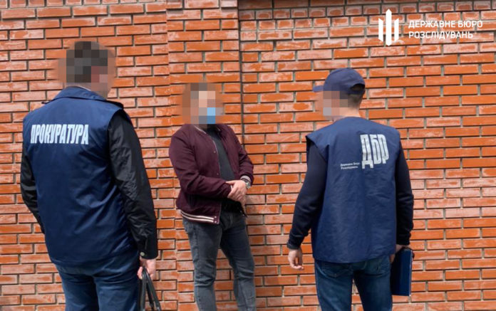 У Львові поліцейських затримали на хабарі (фото)