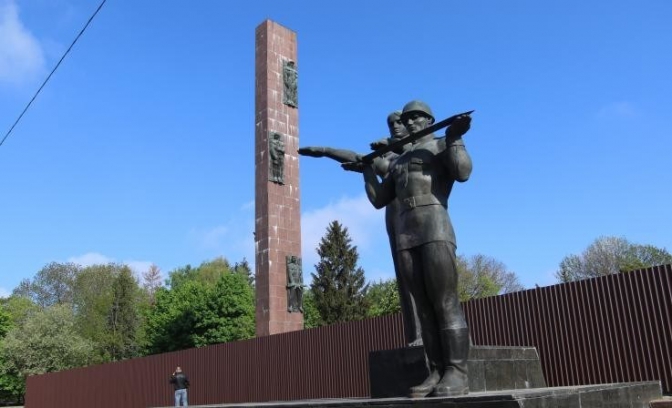 Монумент слави у Львові все-таки зноситимуть
