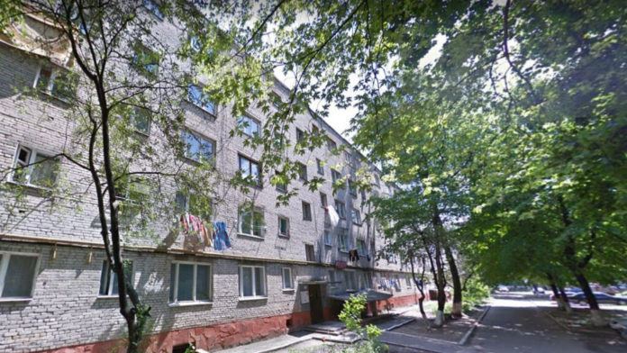 Львівське подружжя, донька якого випала з третього поверху, уже потрапляло у поле зору правоохоронців. Львівське подружжя, донька якого випала з третього поверху, уже потрапляло у поле зору правоохоронців.