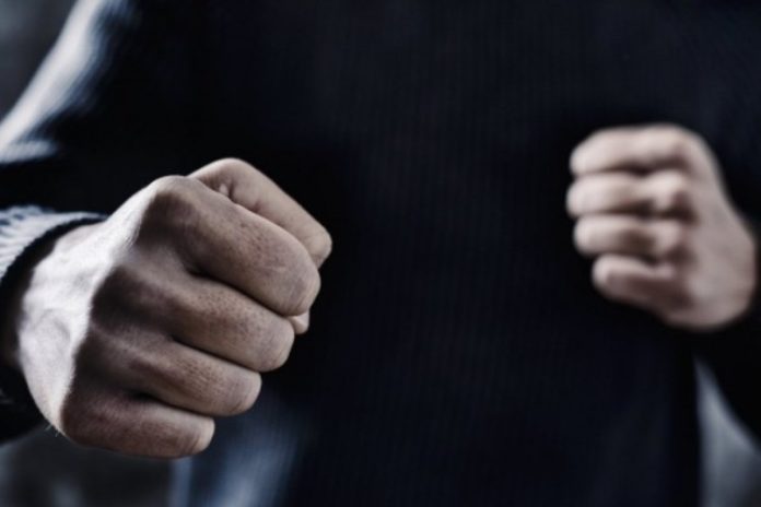 У Львові озброєні люди побили чоловіка У Львові озброєні люди побили чоловіка