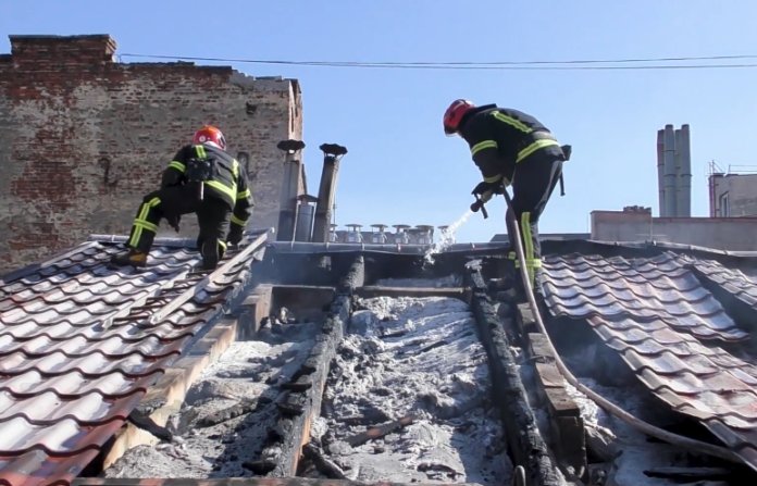 У центрі Львова горів готель, відвідувачів евакуювали У центрі Львова горів готель, відвідувачів евакуювали