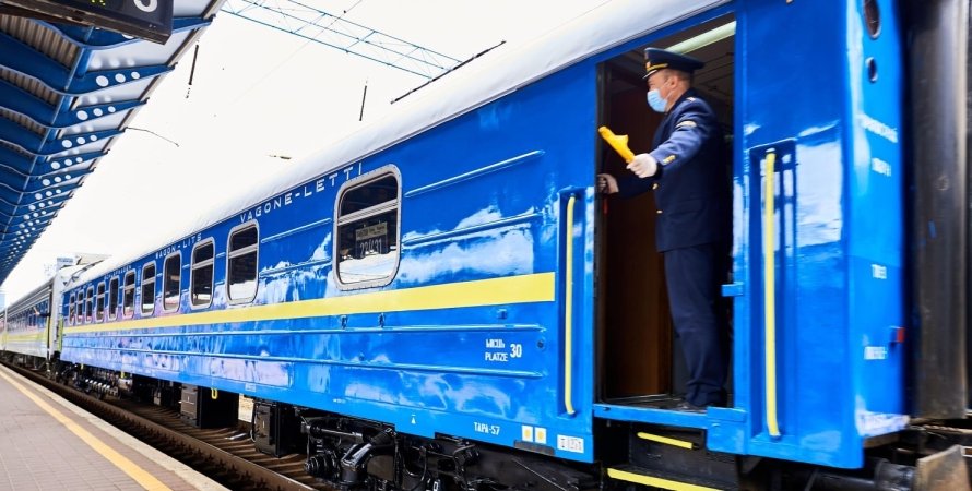 У поїзді Рахів – Київ після падіння з верхньої полиці помер пасажир