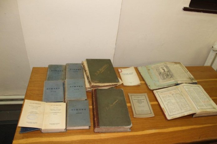 Словак хотів вивезти з України тринадцять старовинних книг (фото) Словак хотів вивезти з України тринадцять старовинних книг (фото)