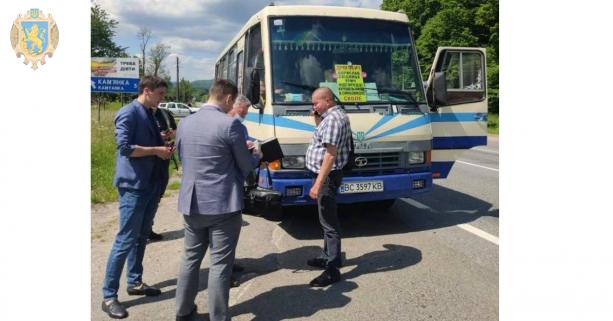 На Львівщині оштрафували водія маршрутки за нелегальні перевезення та порушення карантину