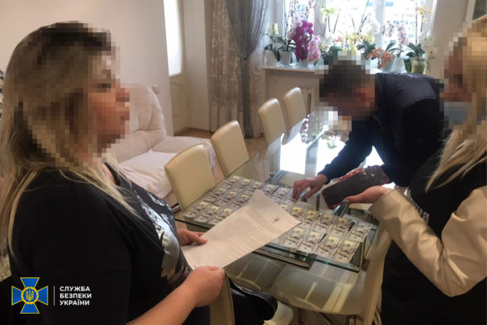 Лікарку винниківського госпіталю, яка вимагала хабар за інвалідність, відправили під домашній арешт Лікарку винниківського госпіталю, яка вимагала хабар за інвалідність, відправили під домашній арешт