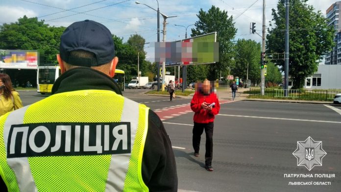 На Львівщині оштрафували понад сотню пішоходів за порушення ПДР