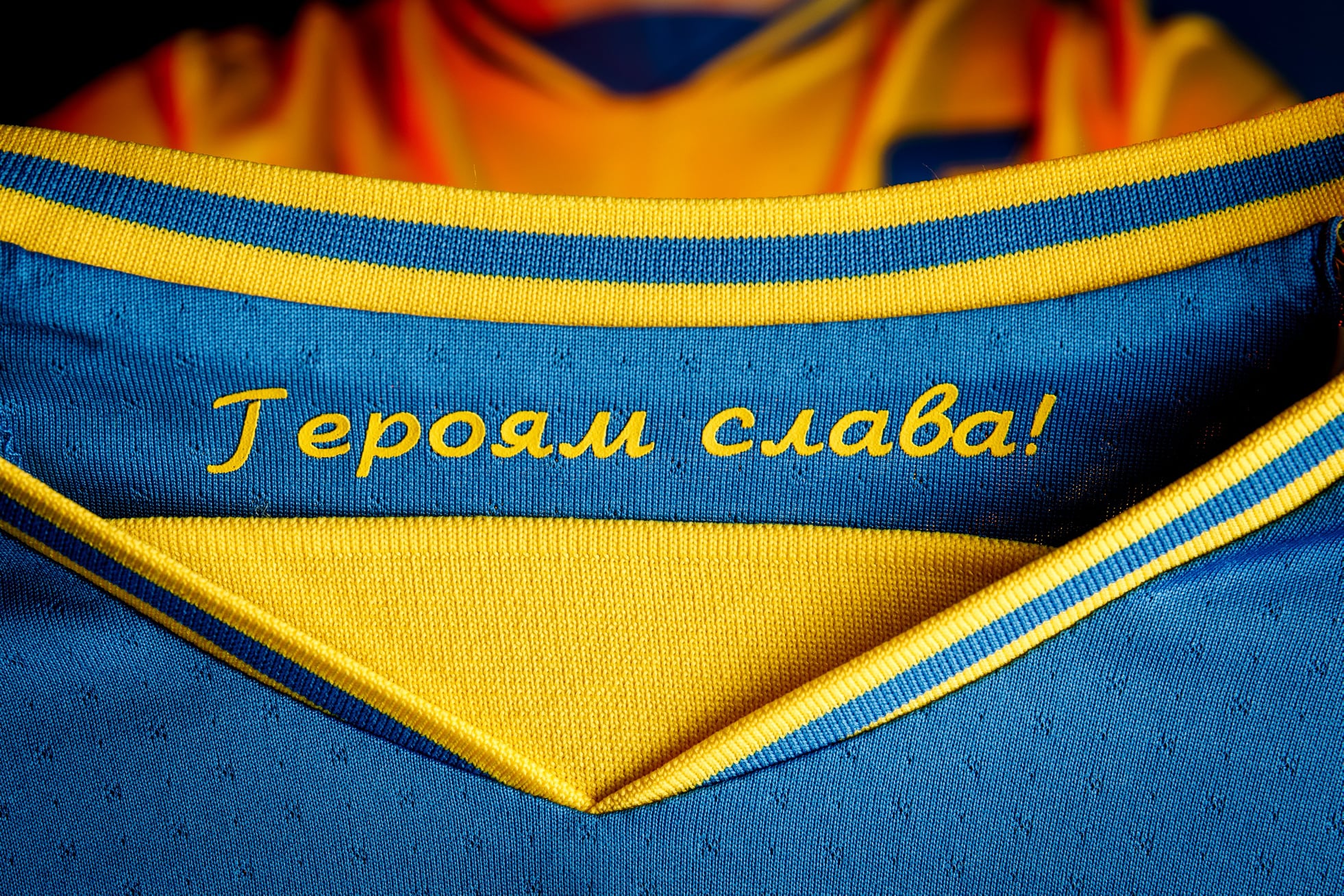 УЄФА зобов'язала Україну прибрати з форми збірної гасло «Героям Слава!»