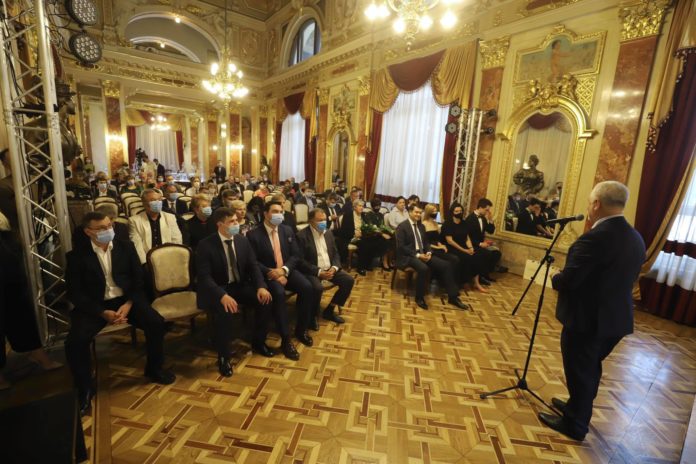 Колектив Львівської Опери відзначили Грамотою ВРУ (фото) Колектив Львівської Опери відзначили Грамотою ВРУ (фото)