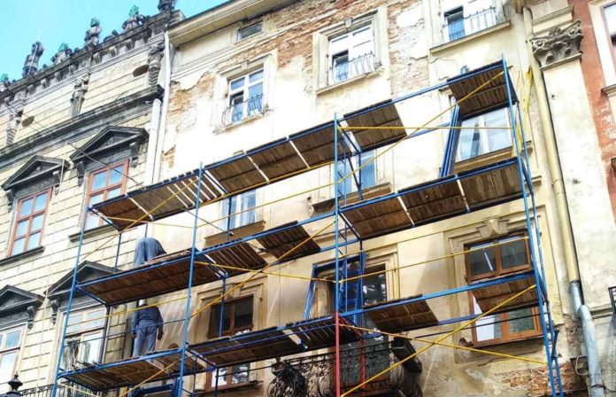 На площі Ринок починають реставрувати старовинну кам’яницю На площі Ринок починають реставрувати старовинну кам’яницю