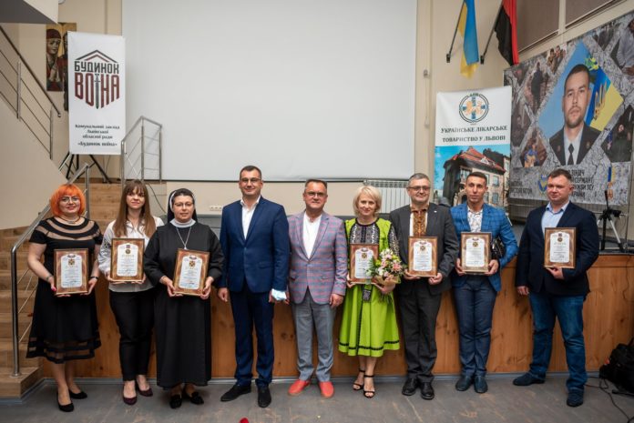 У Львівській області медиків нагородили Орденом Святого Пантелеймона У Львівській області медиків нагородили Орденом Святого Пантелеймона