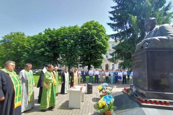 У Львові вшанували медиків, які померли від COVID-19 У Львові вшанували медиків, які померли від COVID-19