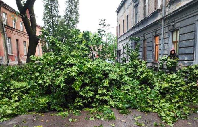 Інформація, щодо ускладнення погодніх умов на території Львівської області Інформація, щодо ускладнення погодніх умов на території Львівської області