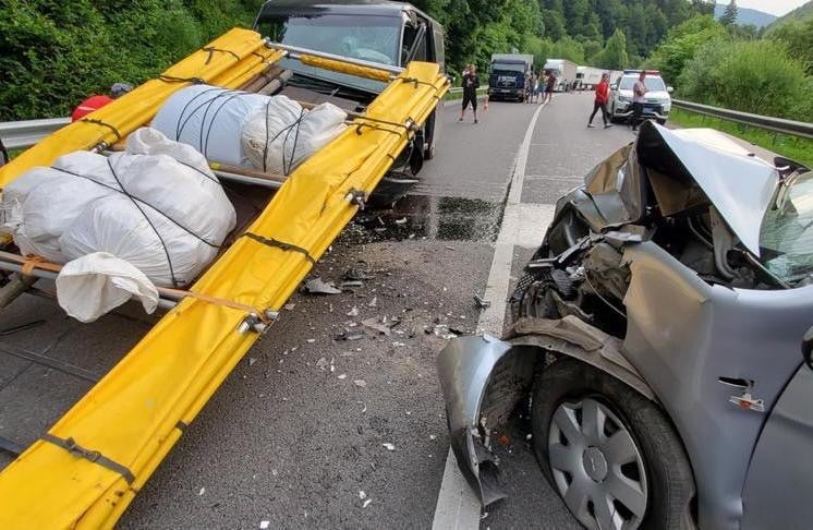 Троє мешканців Закарпаття травмовані внаслідок автозіткнення на Львівщині - 2