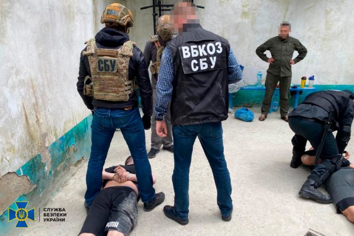На Прикарпатті викрили дві нарколабораторії На Прикарпатті викрили дві нарколабораторії